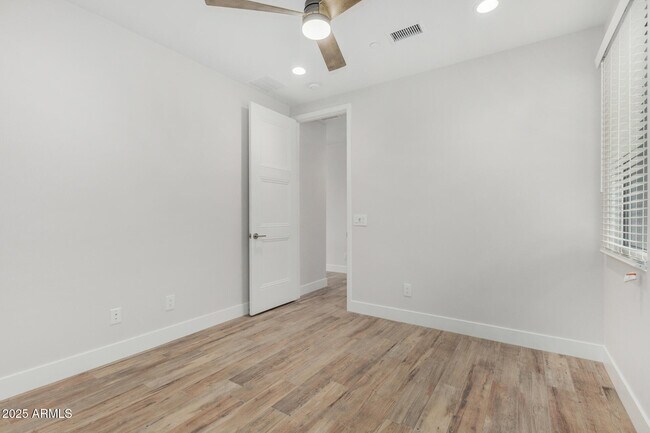 Building Photo - 4525 N 40th St