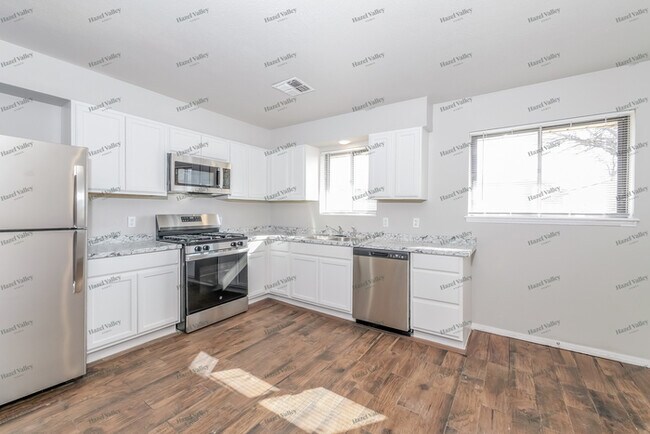 Building Photo - 1424 SW 60th St