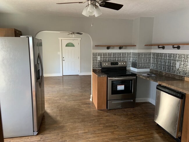 Building Photo - 409 Samuel Moore Pkwy