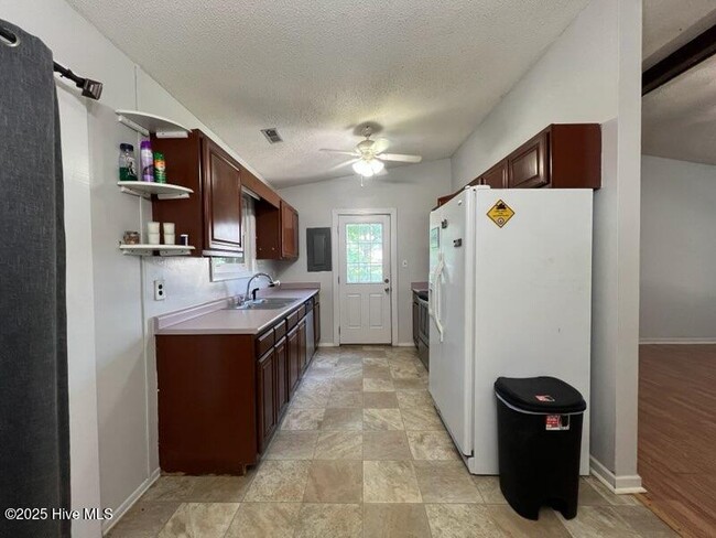 Building Photo - 710 Terrace Ct