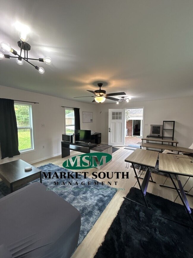 Building Photo - **APPLICATION PENDING!** Fully Furnished H...