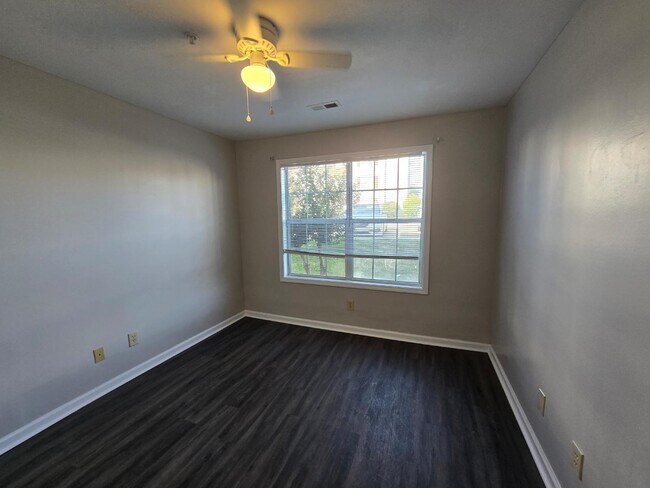 Building Photo - 267 Waterdown Dr