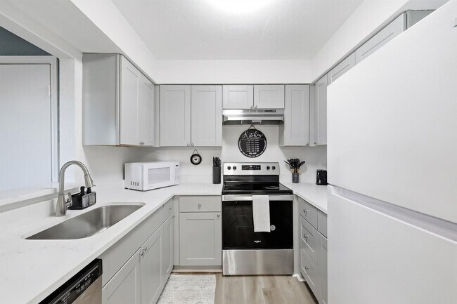 Building Photo - 2162 E Arkansas Ln