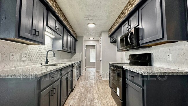 Building Photo - 611 Ironton Ave