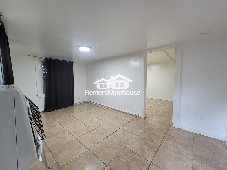 Building Photo - 1056 Regent St SW