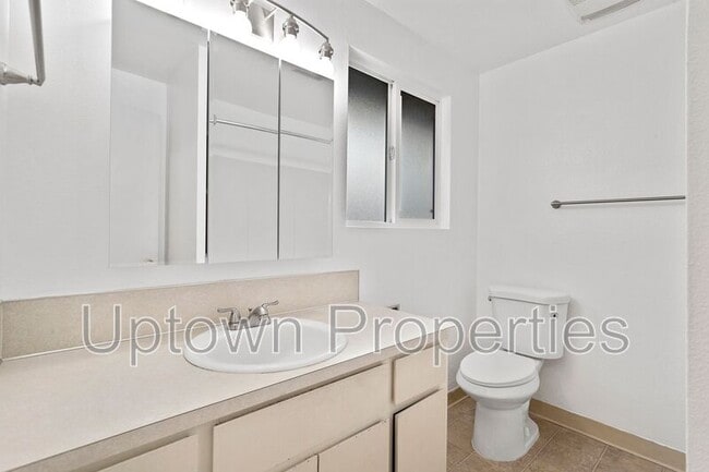 Building Photo - 367 NW Bailey Ave