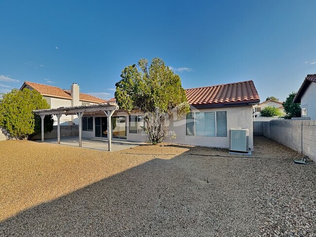 Building Photo - 379 Bradford Dr