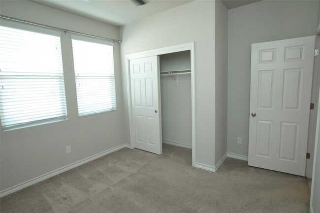 Building Photo - 8052 Massa Dr