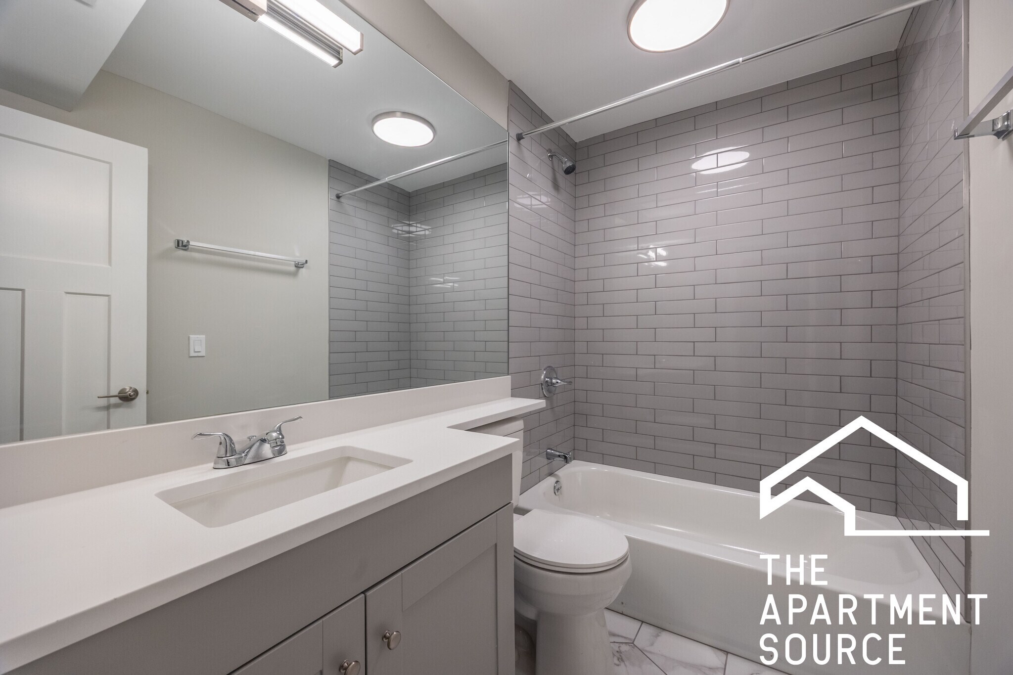 Building Photo - 1220 N La Salle Dr