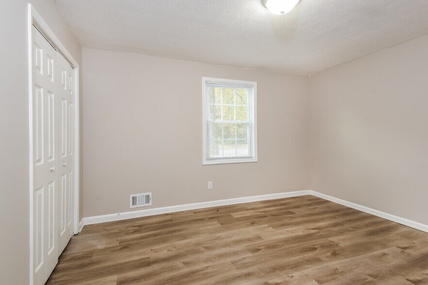 Building Photo - 6378 Valley Brook Dr