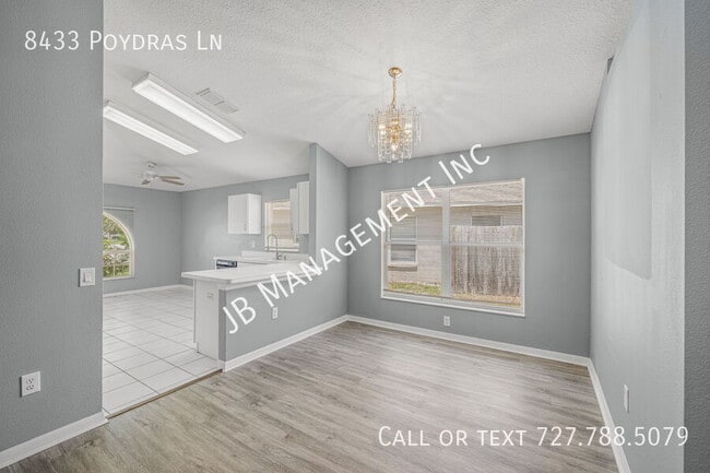 Building Photo - 8433 Poydras Ln