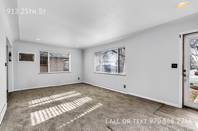 Building Photo - 913 25th St
