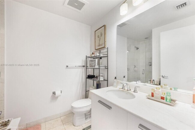 Building Photo - 1060 Brickell Ave