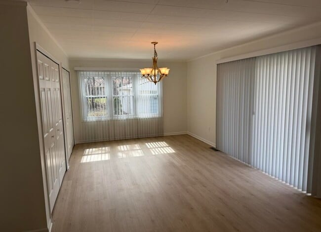 Building Photo - 30475 Birchway Dr