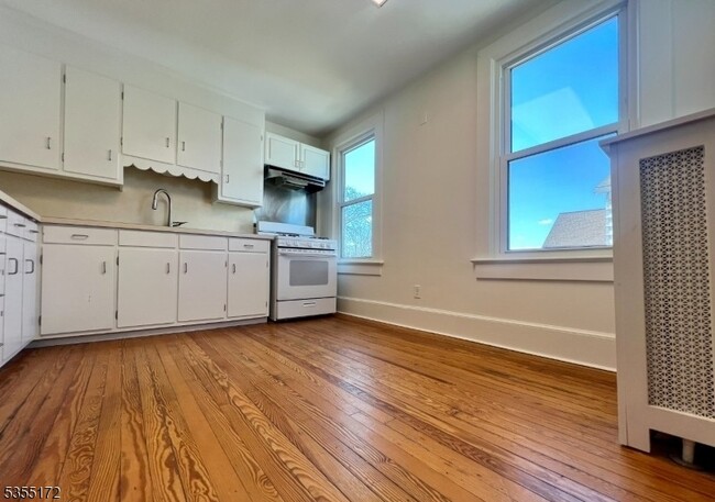 Building Photo - 19 E Hanover Ave