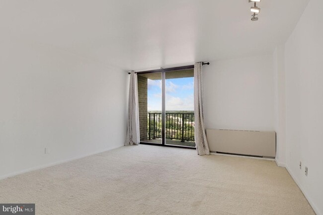 Building Photo - 4 Monroe St