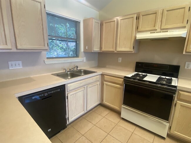 Building Photo - 2222 Havenhouse Dr