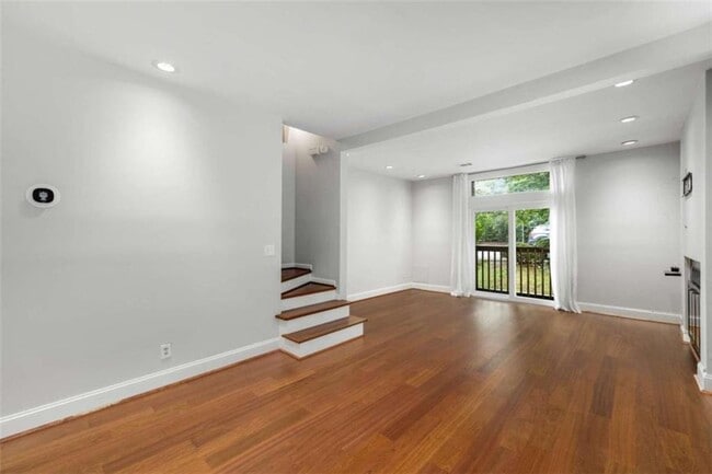 Building Photo - 654 Cleburne Terrace NE