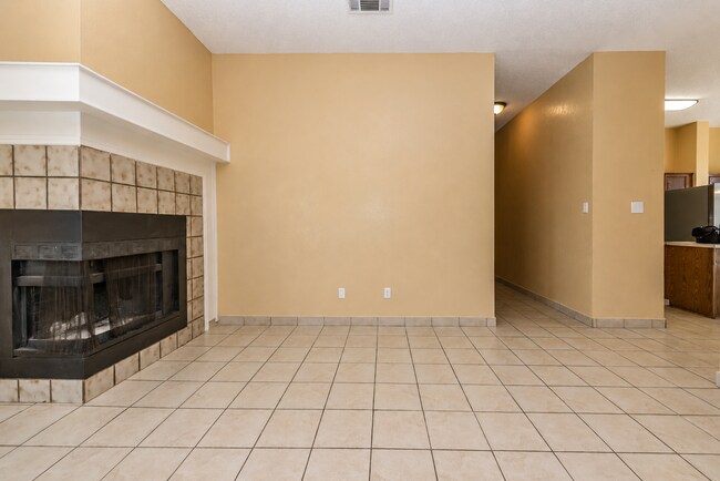 Building Photo - 2308 Woodlands Dr