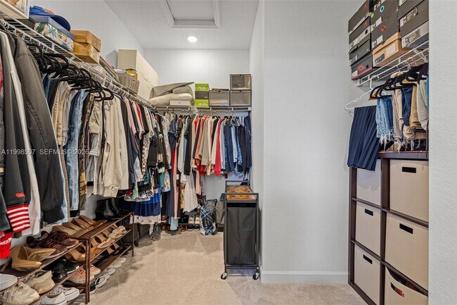 Building Photo - 4917 Oakmont Dr