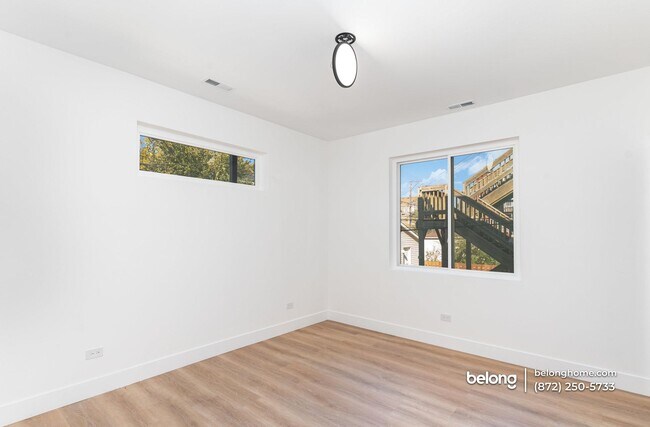 Building Photo - 2132 S Fairfield Ave