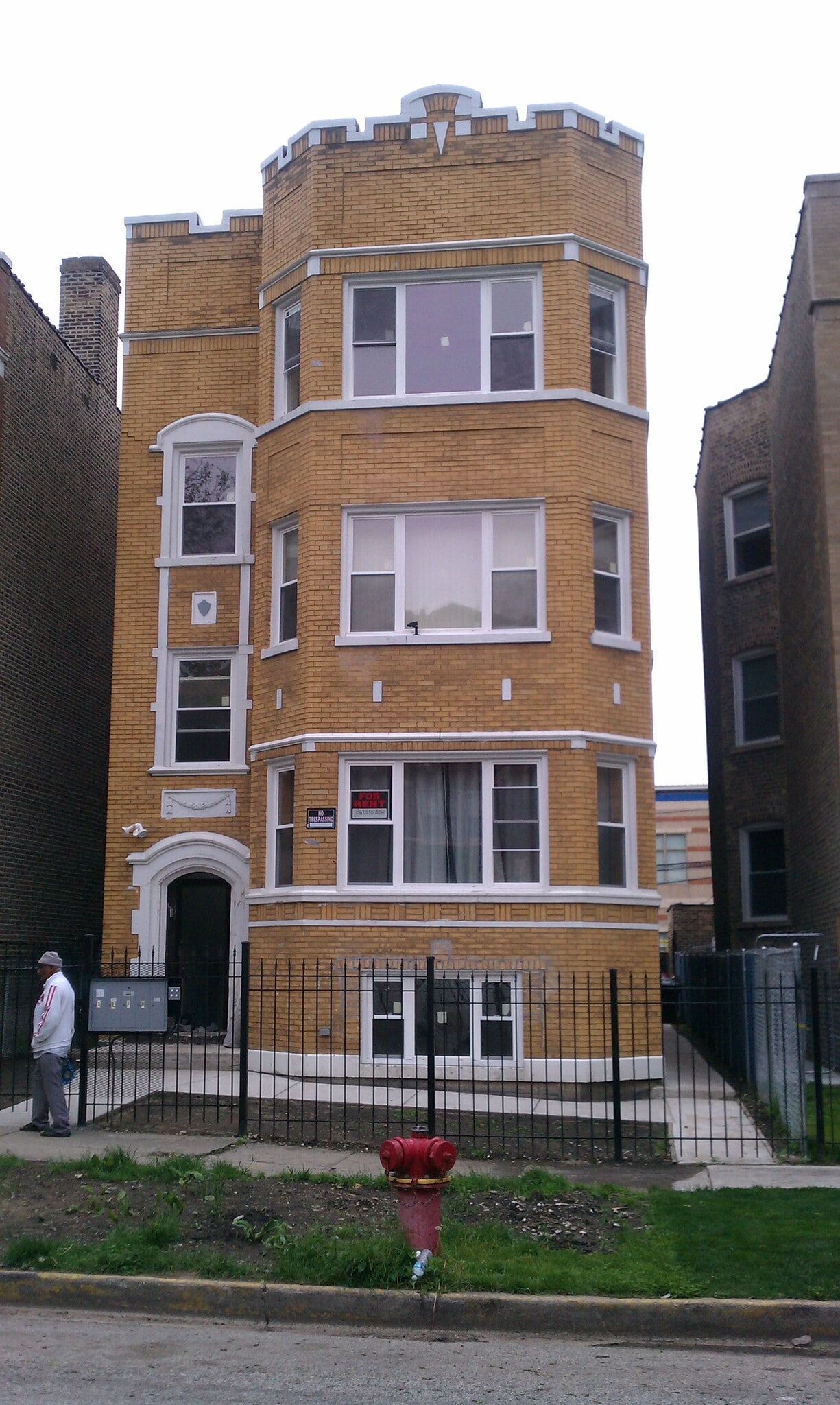 Building Photo - 6328 N Claremont Ave