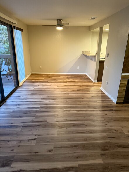 Dining room - 911 Fulton Ave