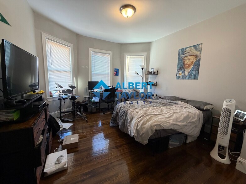 Building Photo - 71 Hillside St