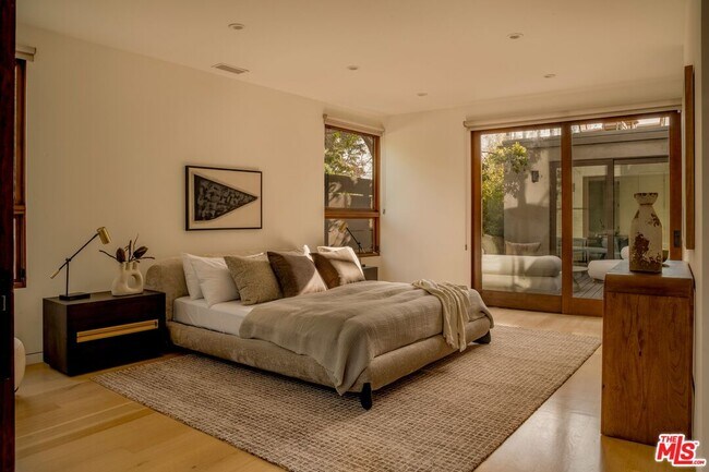 Building Photo - 3218 Maplewood Ave