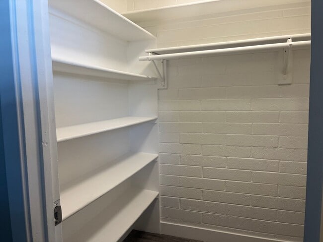 Building Photo - Oasis