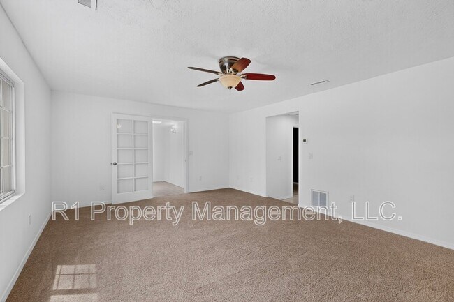 Building Photo - 823 San Lorenzo Ave NW