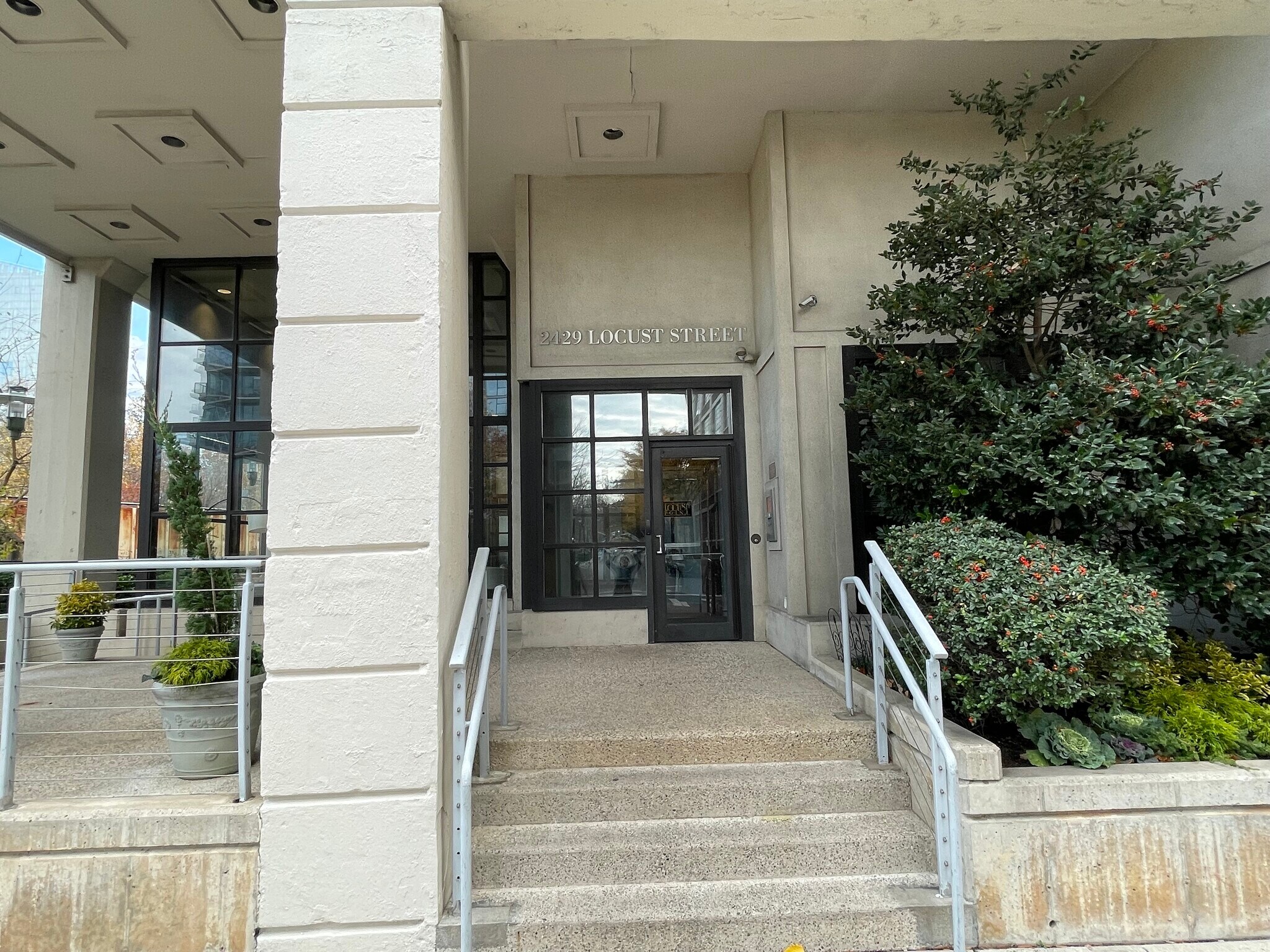 Building Photo - 2429 Locust St