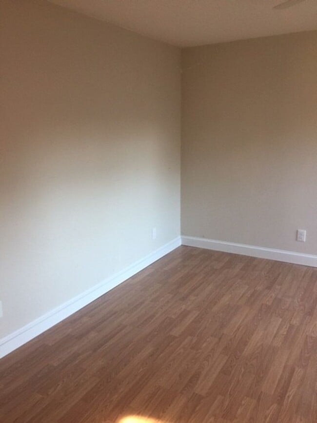 Building Photo - 210 Pineleaf Ln