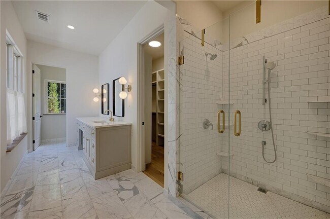 Building Photo - 3570 Knollwood Dr NW