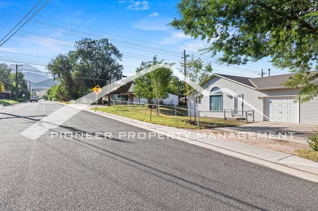 Building Photo - 2212 Wheeler Ave