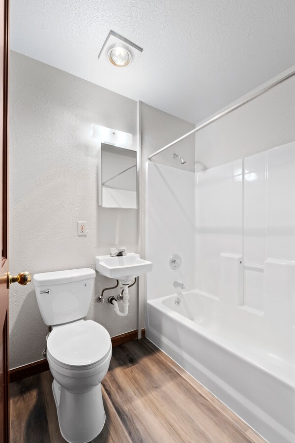 Building Photo - 403 1/2 Garfield St S-19