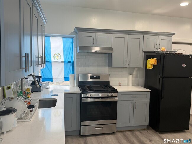 Building Photo - 144 Palisade Ave