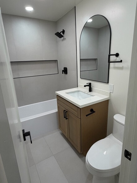 Building Photo - 365 Wisconsin Ave