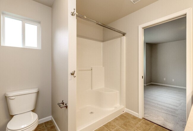 Building Photo - Beautiful Lacey Home with new paint and carpet in Popular Edgewater Community