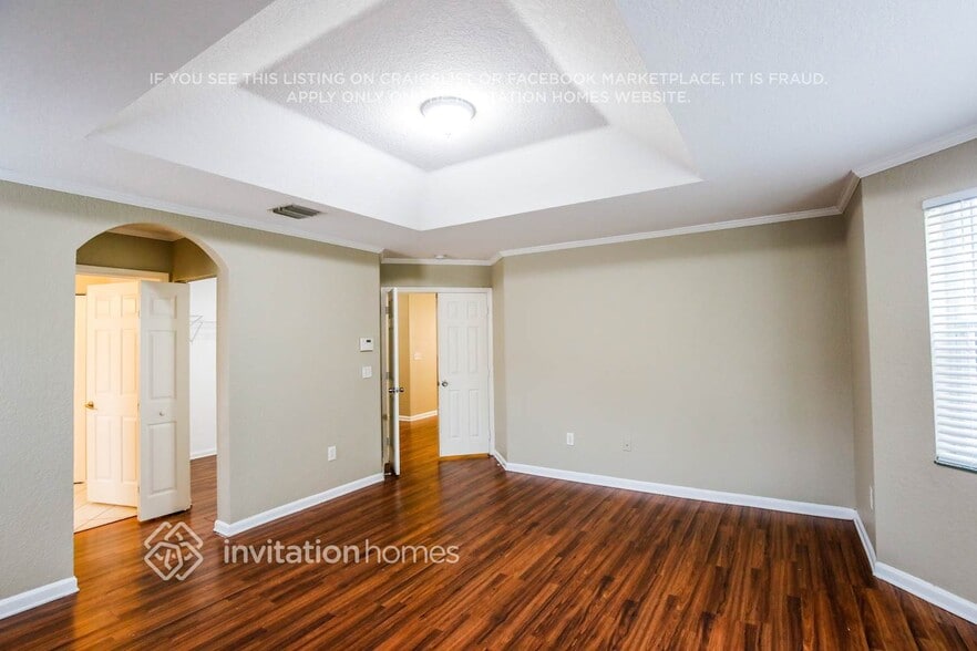 Building Photo - 7594 Oak Grove Cir