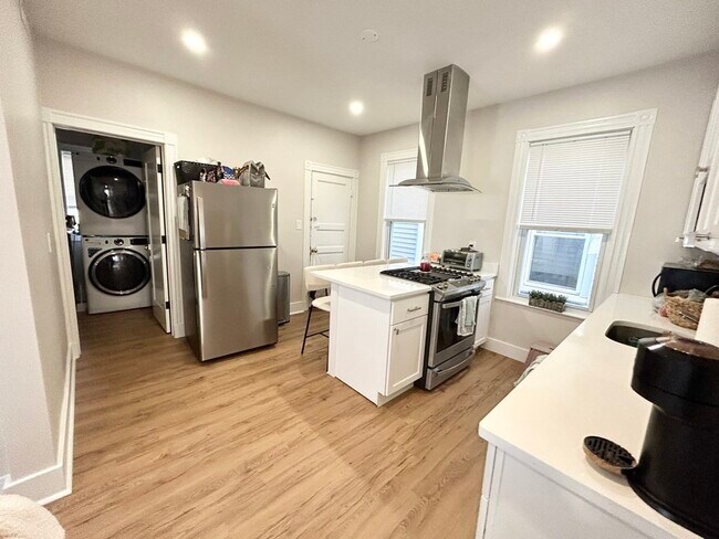 Building Photo - 74 Marine Rd