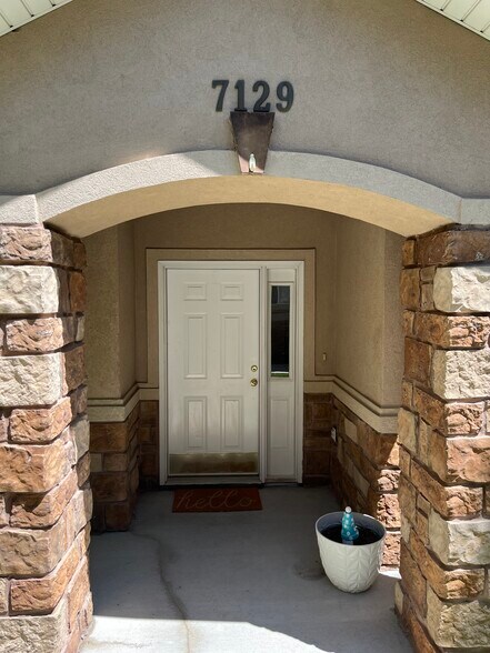 Building Photo - 7129 S Brittany Town Dr