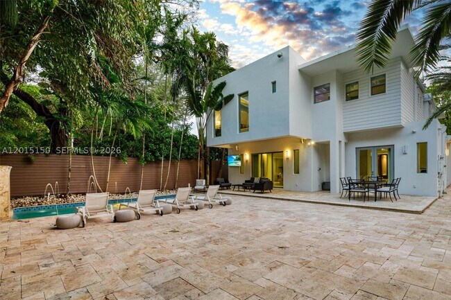 Building Photo - 3917 S Le Jeune Rd