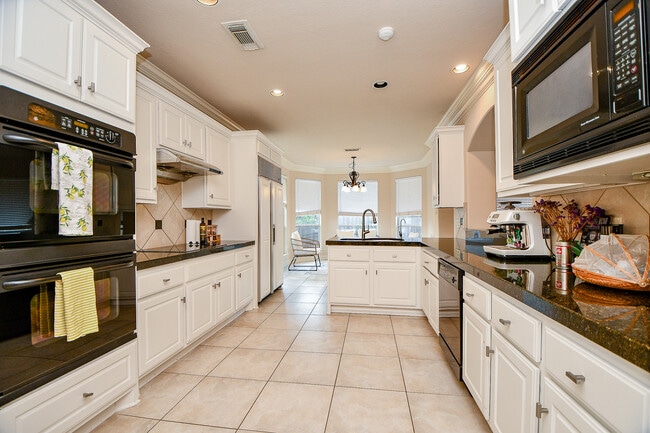 Building Photo - 14206 Jade Cove Dr