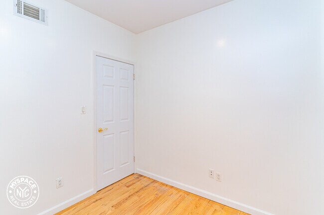 Building Photo - 275 Classon Ave