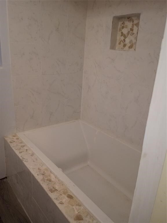 Building Photo - 3411 S Briar Knoll Dr