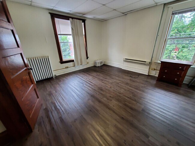 Building Photo - 639 W College Ave