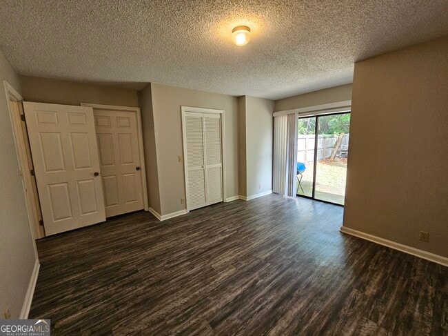 Building Photo - 108 E Lakemont Dr