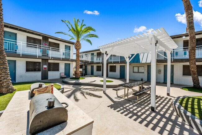 Building Photo - 3025 N 32nd St