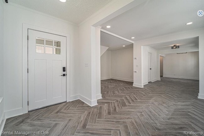 Building Photo - 575 E Drayton St